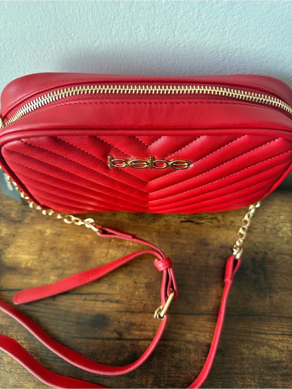 Bebe Red Quilted Chevron Crossbody with Gold Chain and Red Strap Gold Logo NWT - Picture 4 of 6